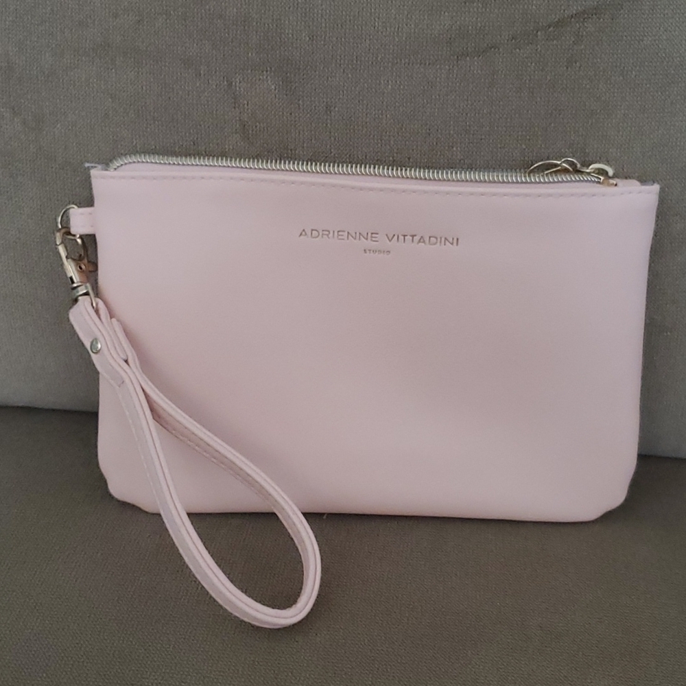 NWT ADRIENNE VITTADINI charging wristlet